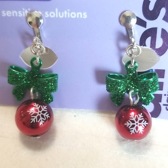 New Claires Christmas Bow Ornament Earrings - Picture 1 of 4